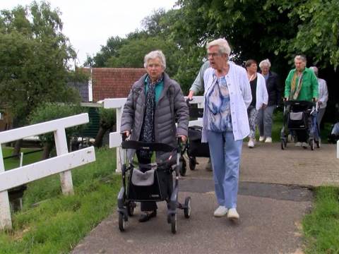 75-jarig bestaan van De Zonnebloem gevierd met wandeling