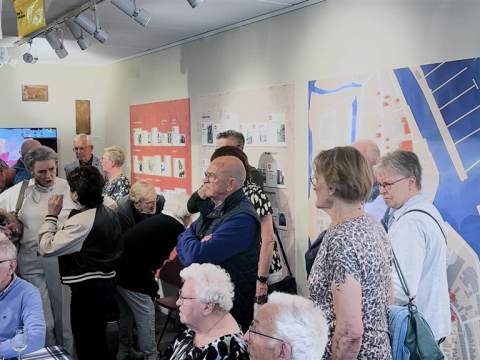 Oud-winkeliers aanwezig bij opening tentoonstelling Winkels van Toen